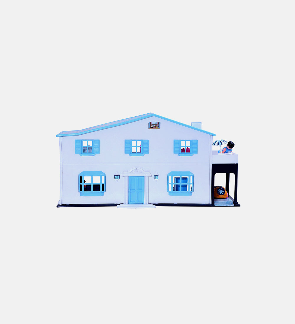Deluxe doll house